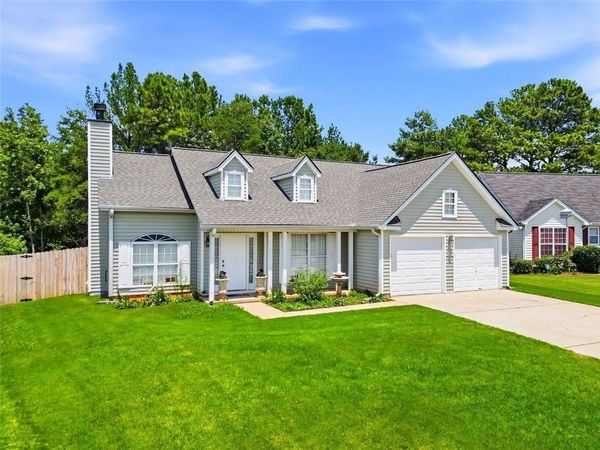 1016 Meadow Glen Circle , Fairburn, GA 30213