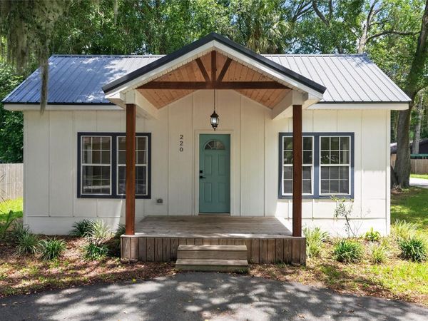 220 NE 1ST AVENUE , WILLISTON, FL 32696