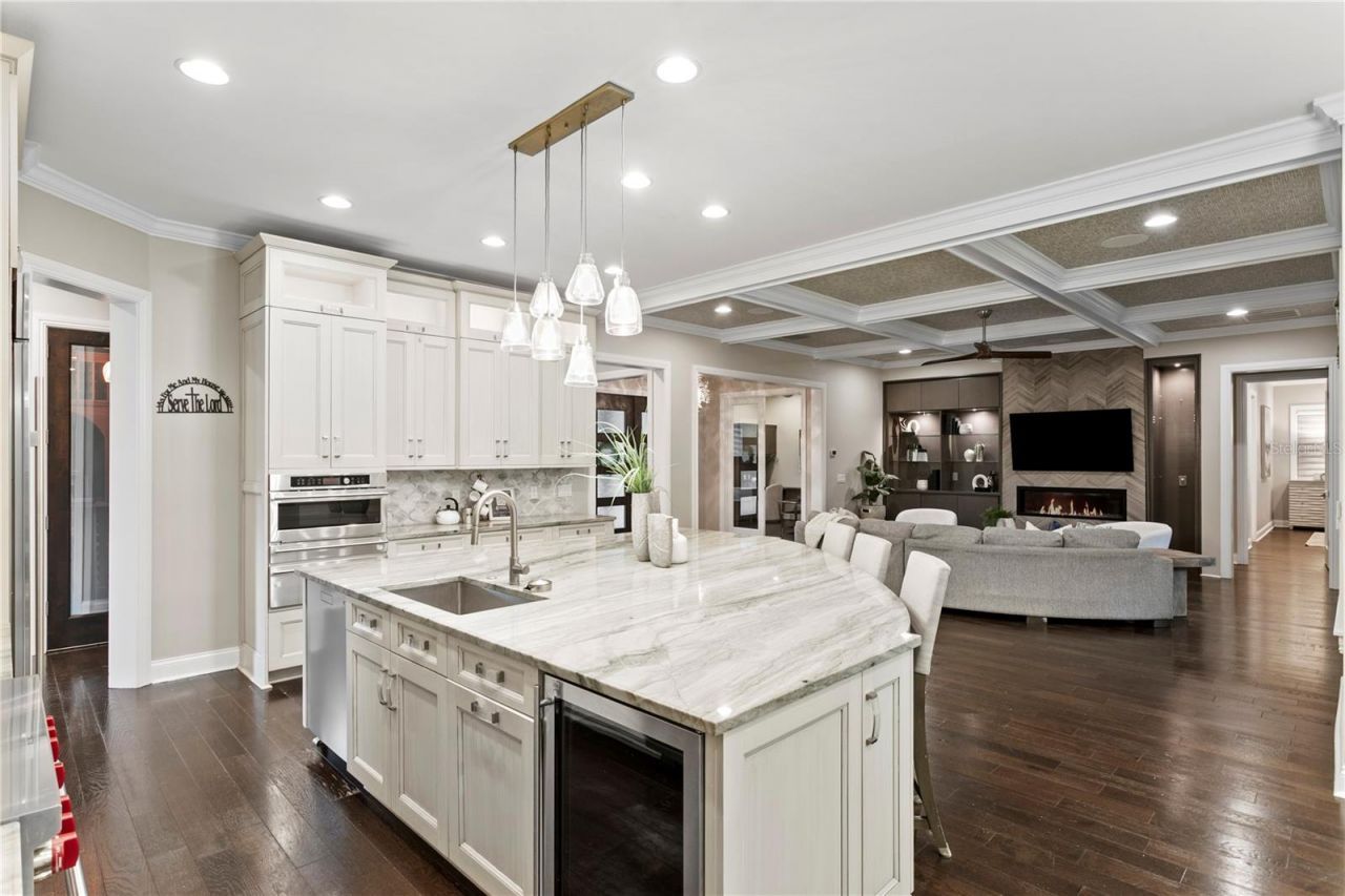 5016 W Evelyn Drive, Tampa, FL 33609 Photo