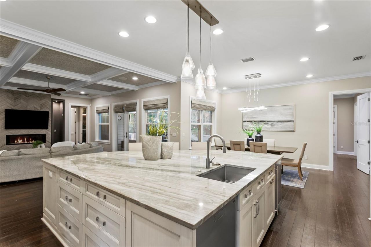 5016 W Evelyn Drive, Tampa, FL 33609 Photo