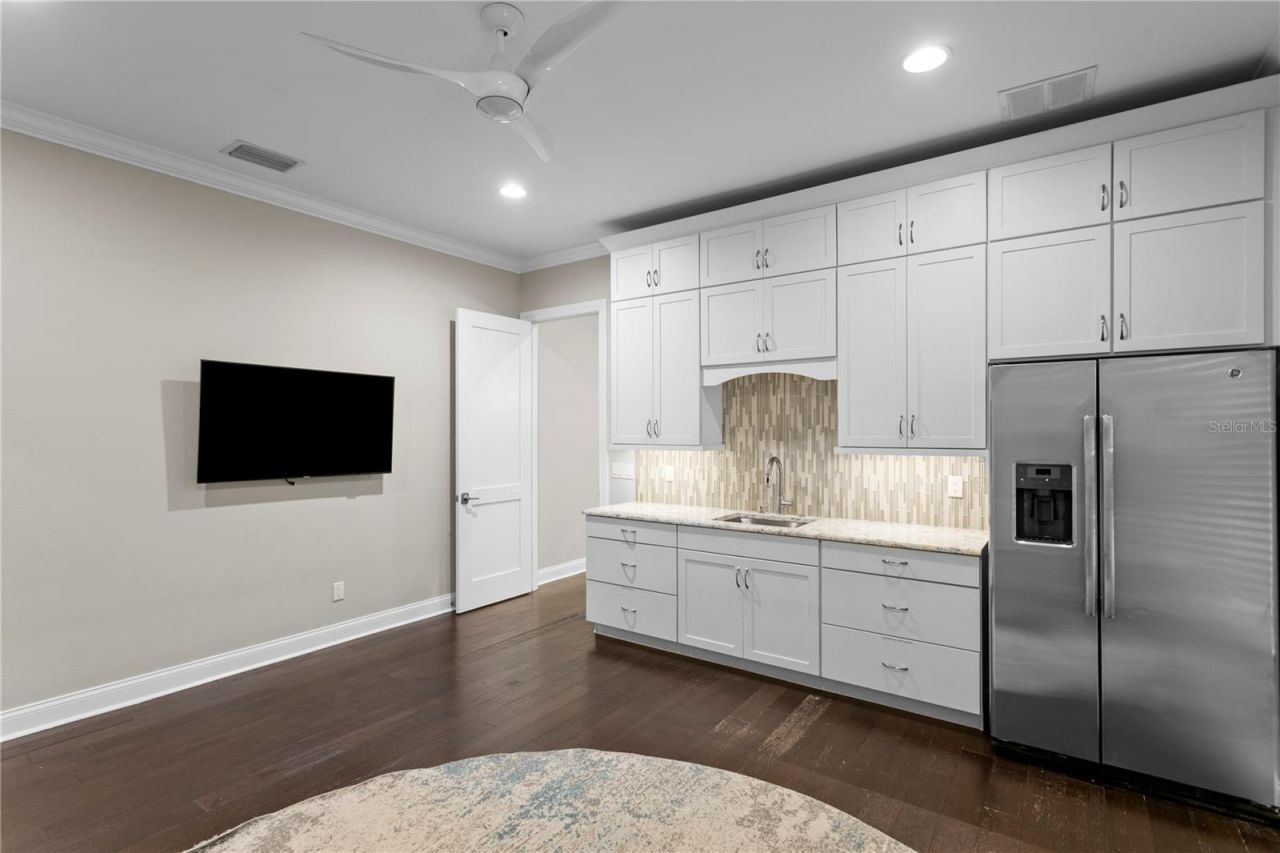 5016 W Evelyn Drive, Tampa, FL 33609 Photo