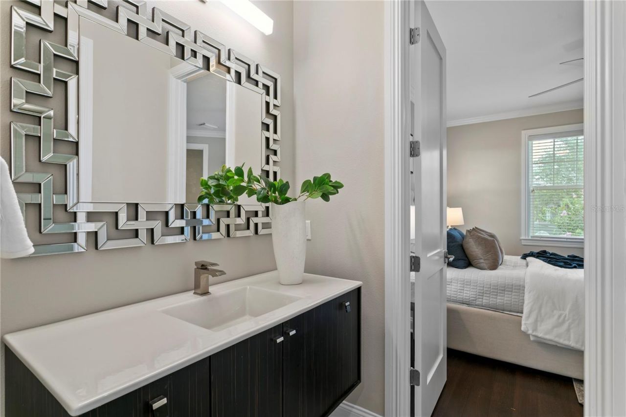 5016 W Evelyn Drive, Tampa, FL 33609 Photo