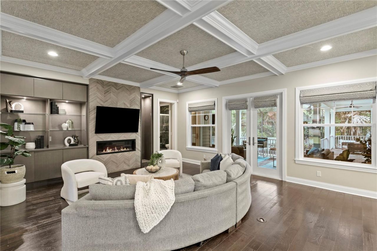 5016 W Evelyn Drive, Tampa, FL 33609 Photo