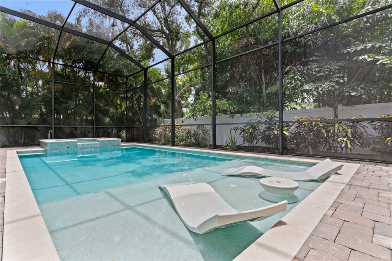 5016 W Evelyn Drive, Tampa, FL 33609 Photo