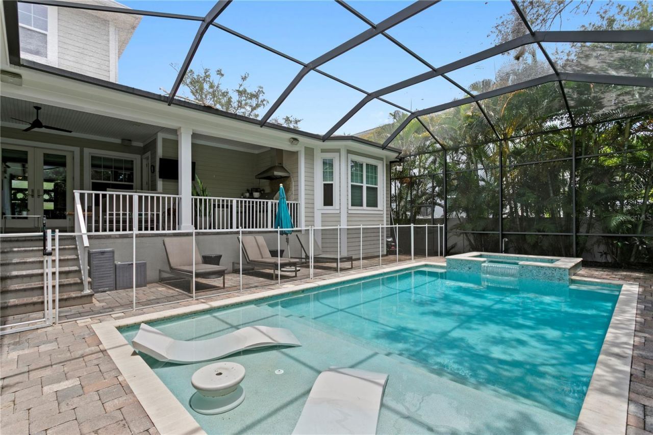 5016 W Evelyn Drive, Tampa, FL 33609 Photo