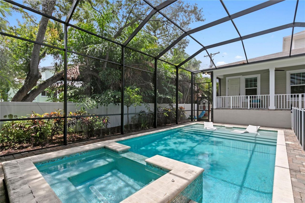 5016 W Evelyn Drive, Tampa, FL 33609 Photo