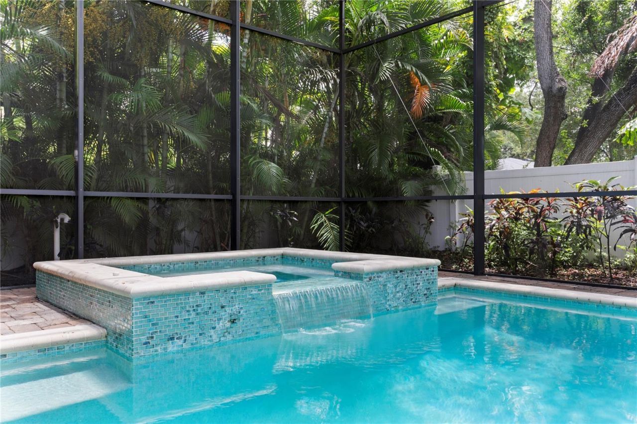 5016 W Evelyn Drive, Tampa, FL 33609 Photo