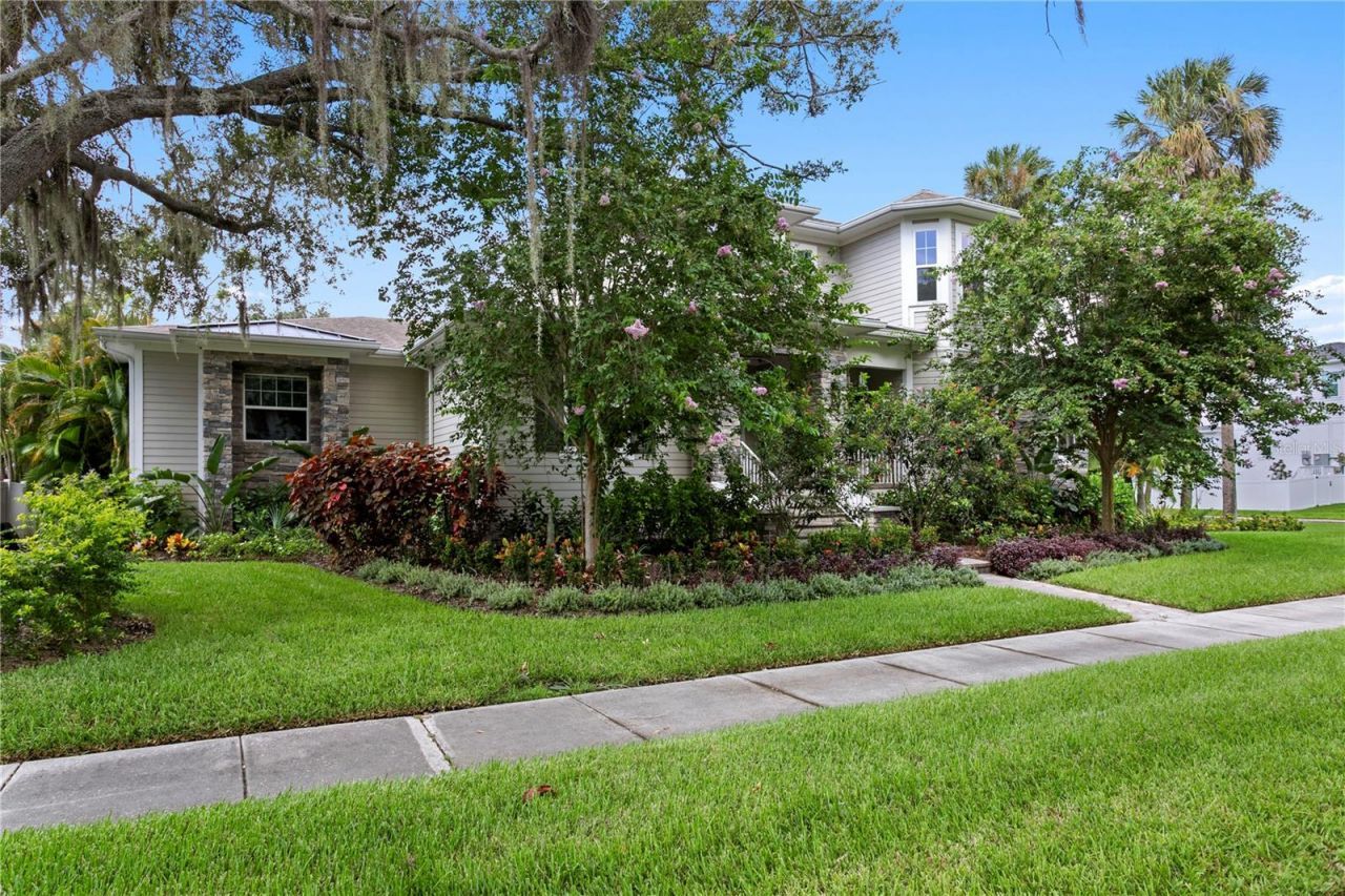 5016 W Evelyn Drive, Tampa, FL 33609 Photo