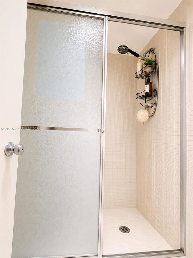 20515 E Country Club Dr , Unit 2141, Aventura, FL 33180 Photo