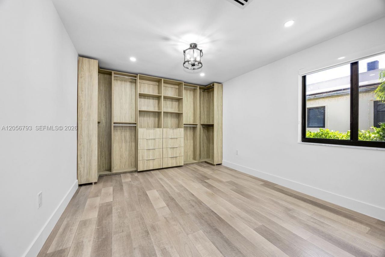3050 SW 26th St, Unit 3050, Miami, FL 33133 Photo