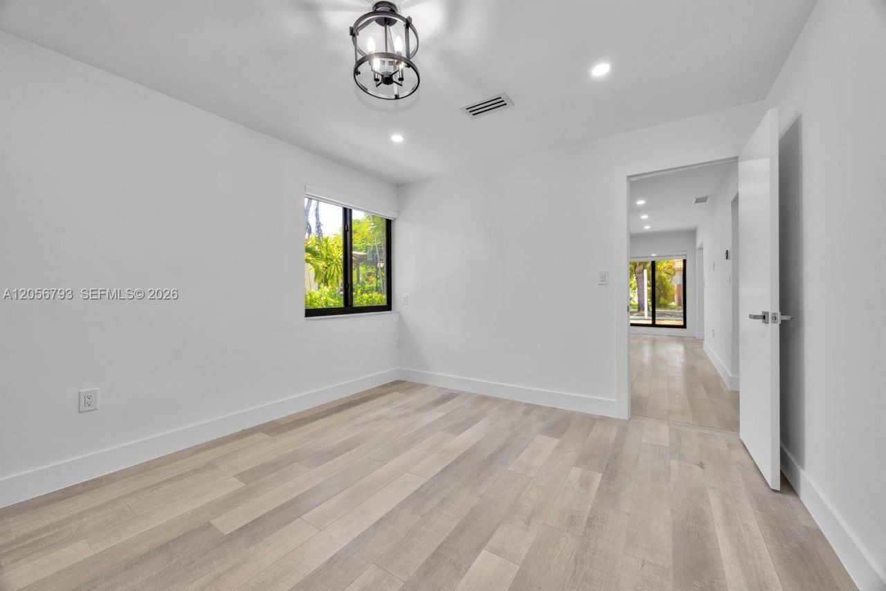3050 SW 26th St, Unit 3050, Miami, FL 33133 Photo