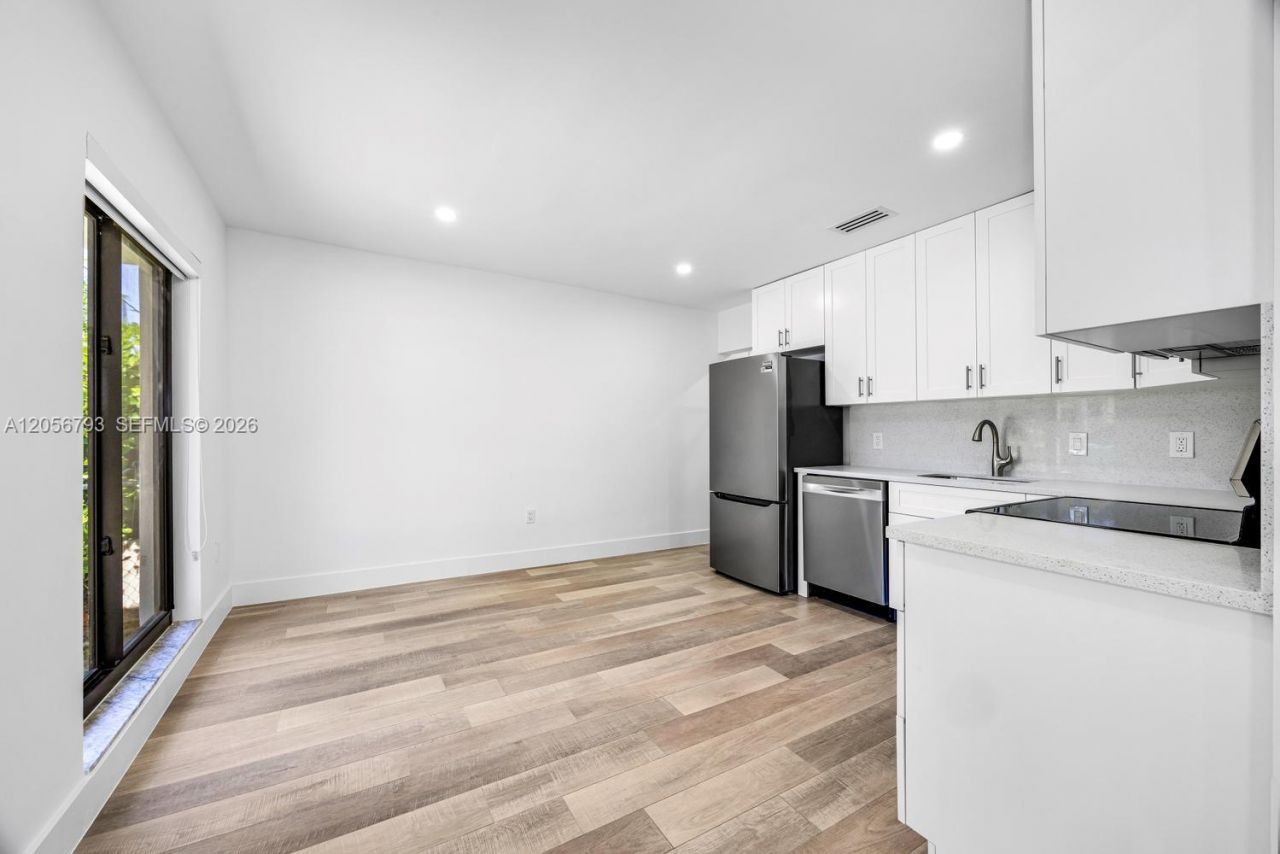 3050 SW 26th St, Unit 3050, Miami, FL 33133 Photo