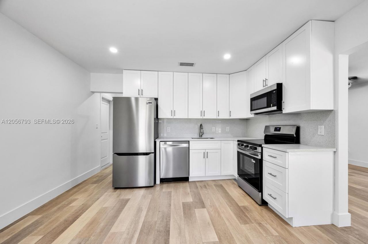3050 SW 26th St, Unit 3050, Miami, FL 33133 Photo