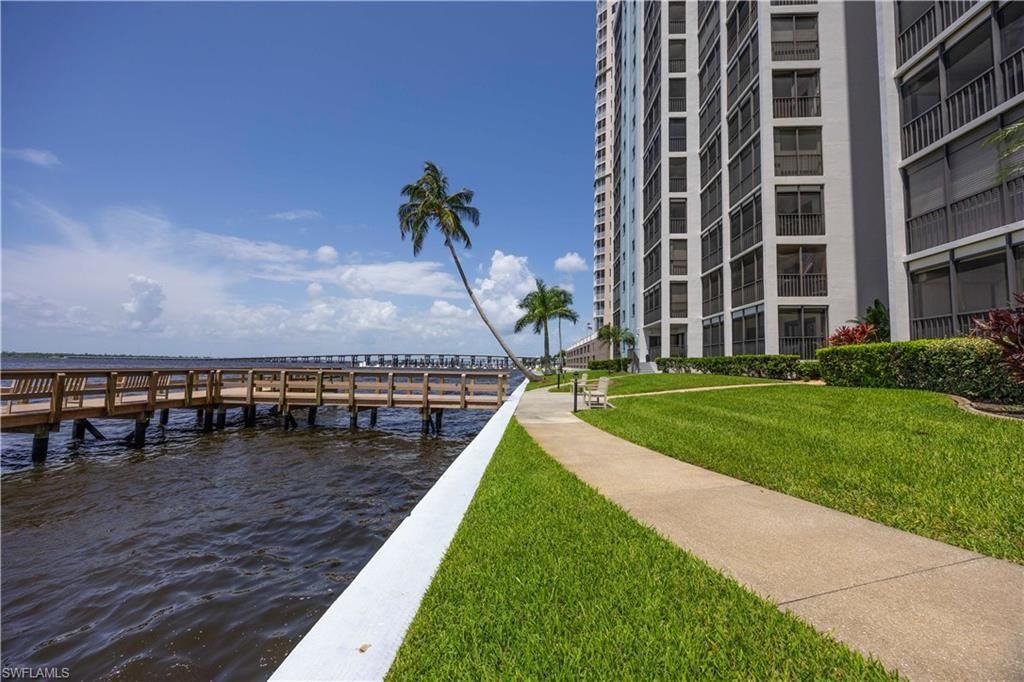 1901 Clifford St, Unit 1402, Fort Myers, FL 33901 Photo