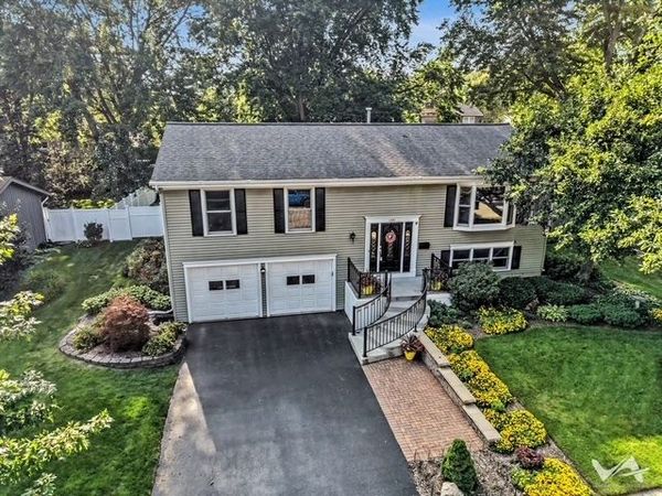 1201 S 10th Street, St. Charles, IL 60174