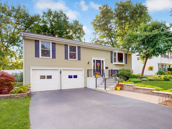 1201 S 10th Street, St. Charles, IL 60174