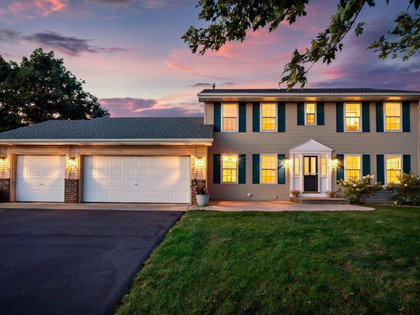 1801 Valley Ridge Trail S, Chanhassen, MN 55317