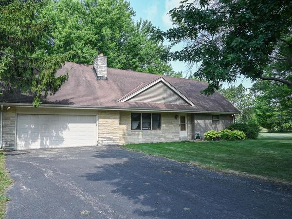 993 Middle Ridge DRIVE, Hubertus, WI 53033