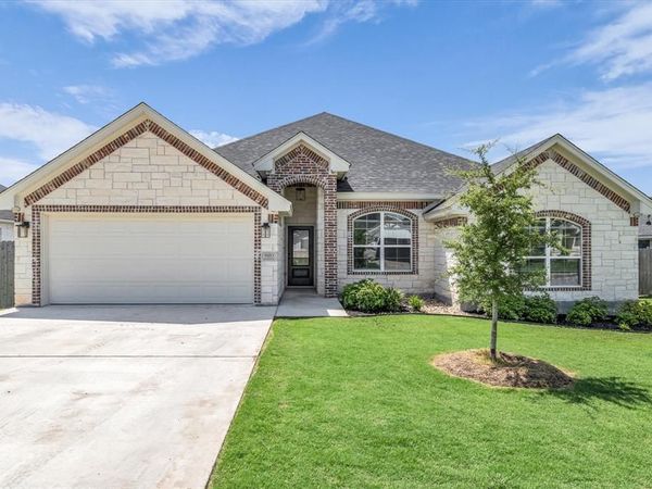 820 Secretariat Drive, Hewitt, TX 76643