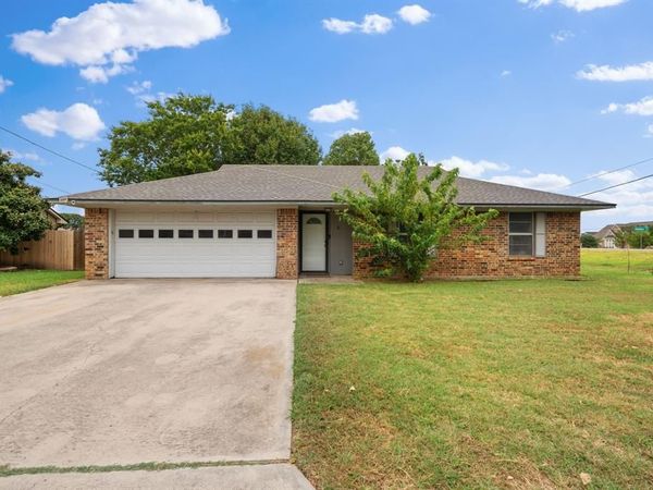2 Finley Circle, Krum, TX 76249