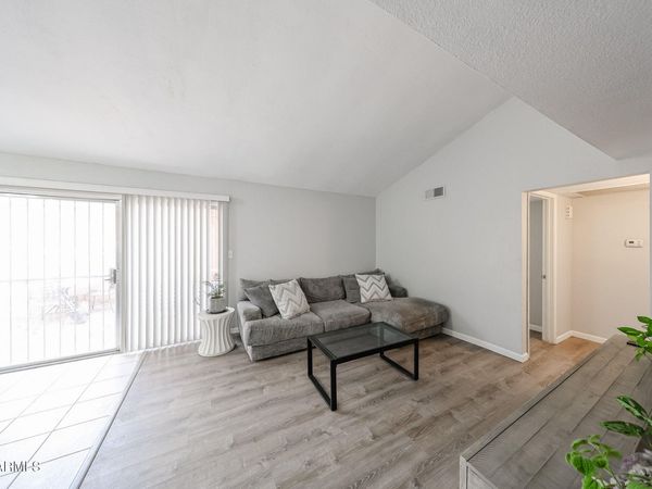 1870 E KIRKLAND Lane, Tempe, AZ 85281