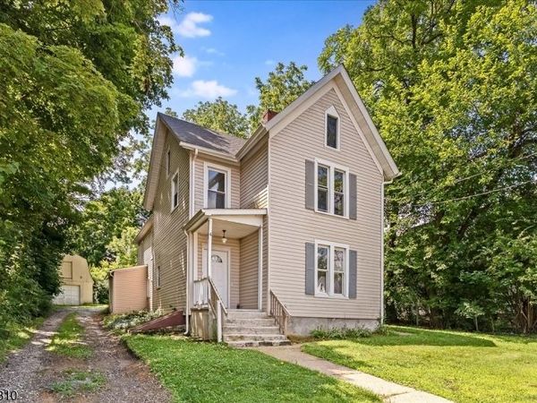 4 Maple St, Andover, NJ 07821