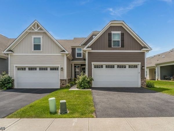 16 Sparrowhawk St, Washington, NJ 07882