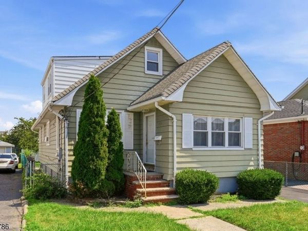 719 Teneyck Ave, Lyndhurst, NJ 07071