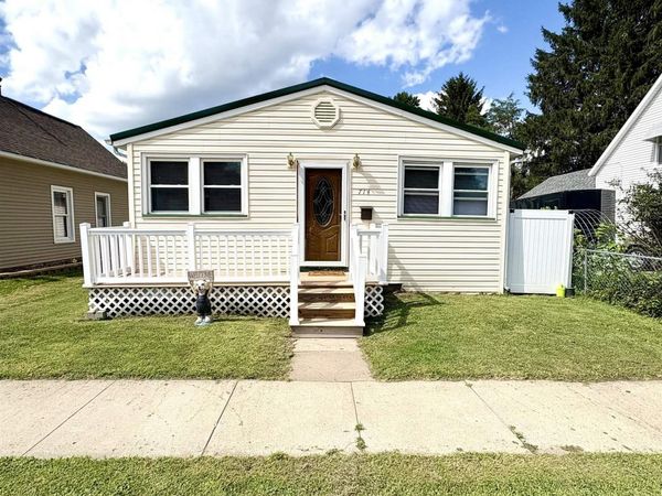 714 Hedge Avenue, Burlington, IA 52601