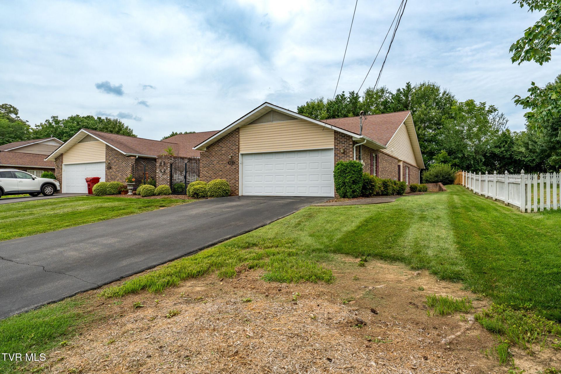 1032 Estate Drive Drive, Unit 2, Johnson City, TN 37604 Main Photo