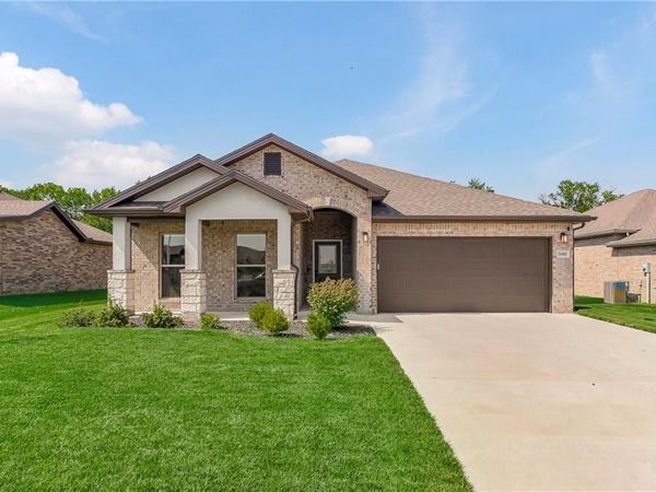 24402 W 75th Terrace, Shawnee, KS 66227
