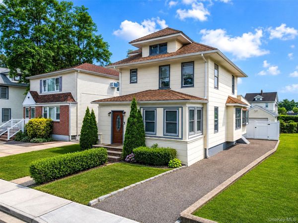 22 Devine Street , Lynbrook, NY 11563