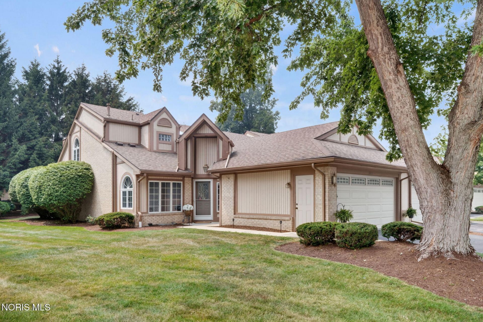 6049 Suffolk Lane , Maumee, OH 43537 Main Photo