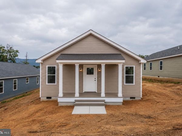 391 TRENTON AVE., SHENANDOAH, VA 22849