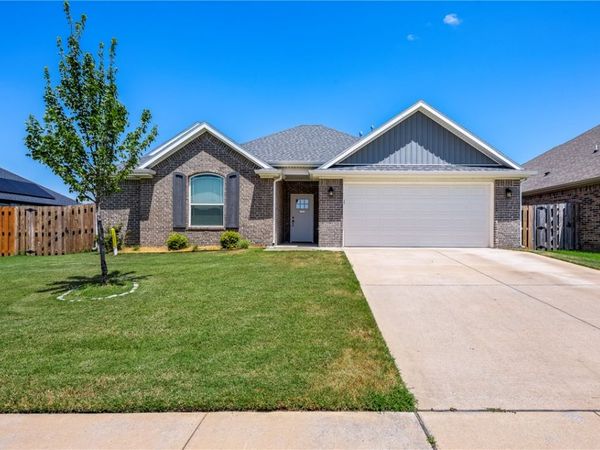 712 Diamond Avenue , Lowell, AR 72745