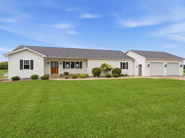 2127 75th Avenue , Aledo, IL 61231
