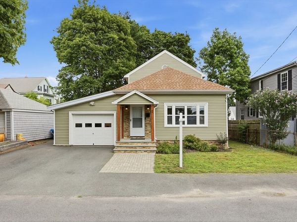 2 Cashman Rd, Peabody, MA 01960