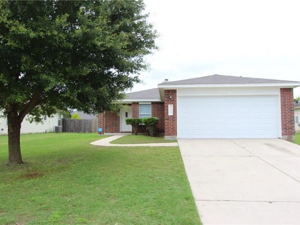 215 Jennifer LN , Bastrop, TX 78602