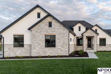 8909 Appaloosa Lane, Lincoln, NE 68520