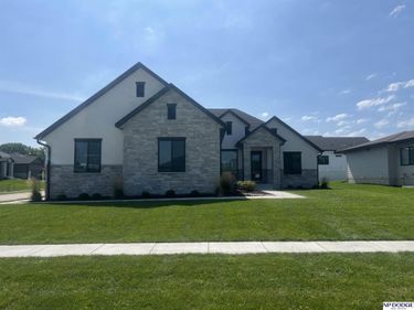 8909 Appaloosa Lane, Lincoln, NE 68520