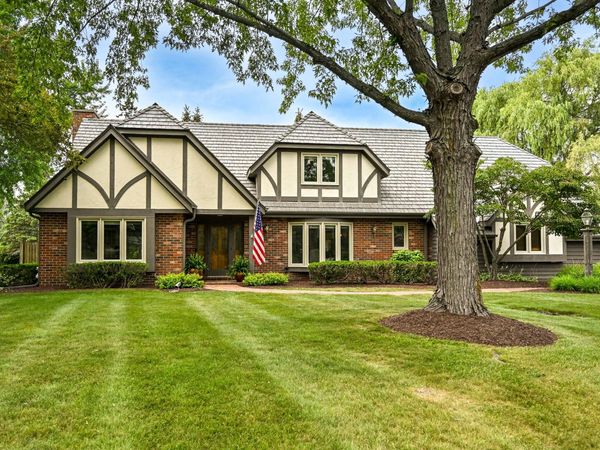 11115 N Wyngate Trce, Mequon, WI 53092