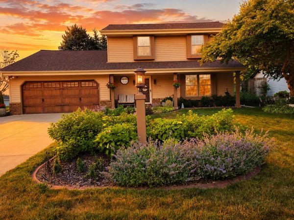 W163N10578 Ridgeview Ln, Germantown, WI 53022
