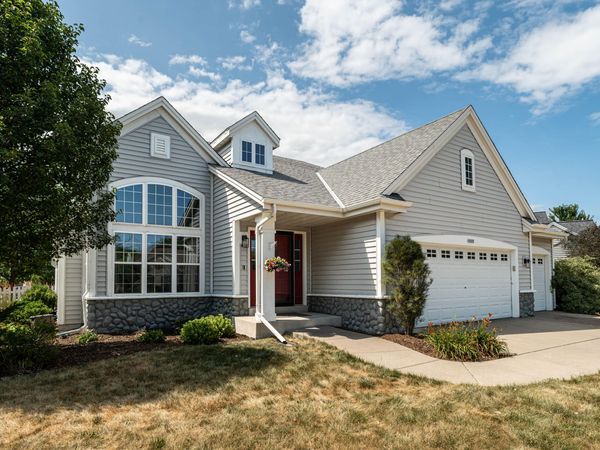 10375 S Monardy Ln, Oak Creek, WI 53154