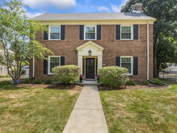 4400 N Wildwood Ave, Shorewood, WI 53211