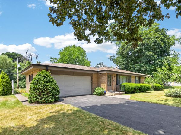 3915 Brook Ln, Brookfield, WI 53005