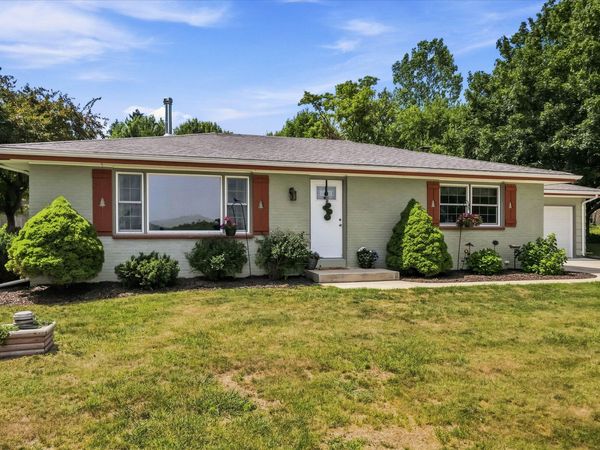 N6175 Clearview Dr, Fredonia, WI 53021