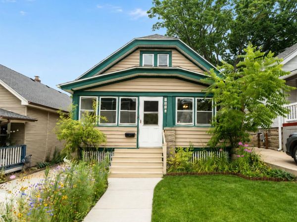 1345 N 68th St, Wauwatosa, WI 53213