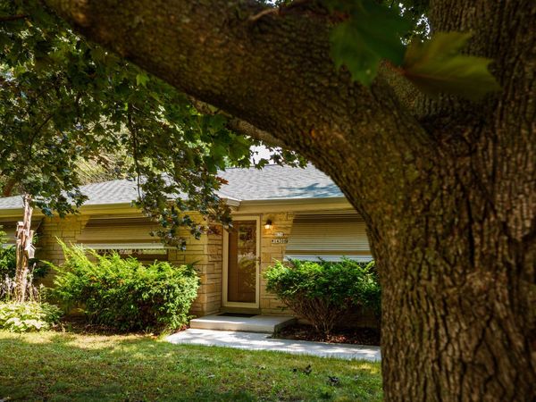 N76W14308 Northpoint Dr, Menomonee Falls, WI 53051