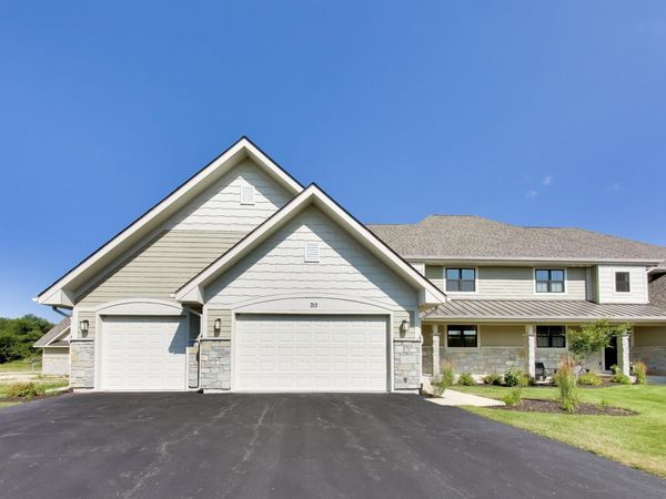 713 Greenview Cir, Geneva, WI 53147
