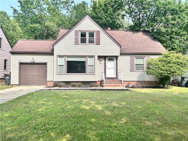 1011 Learidge Road, Lyndhurst, OH 44124